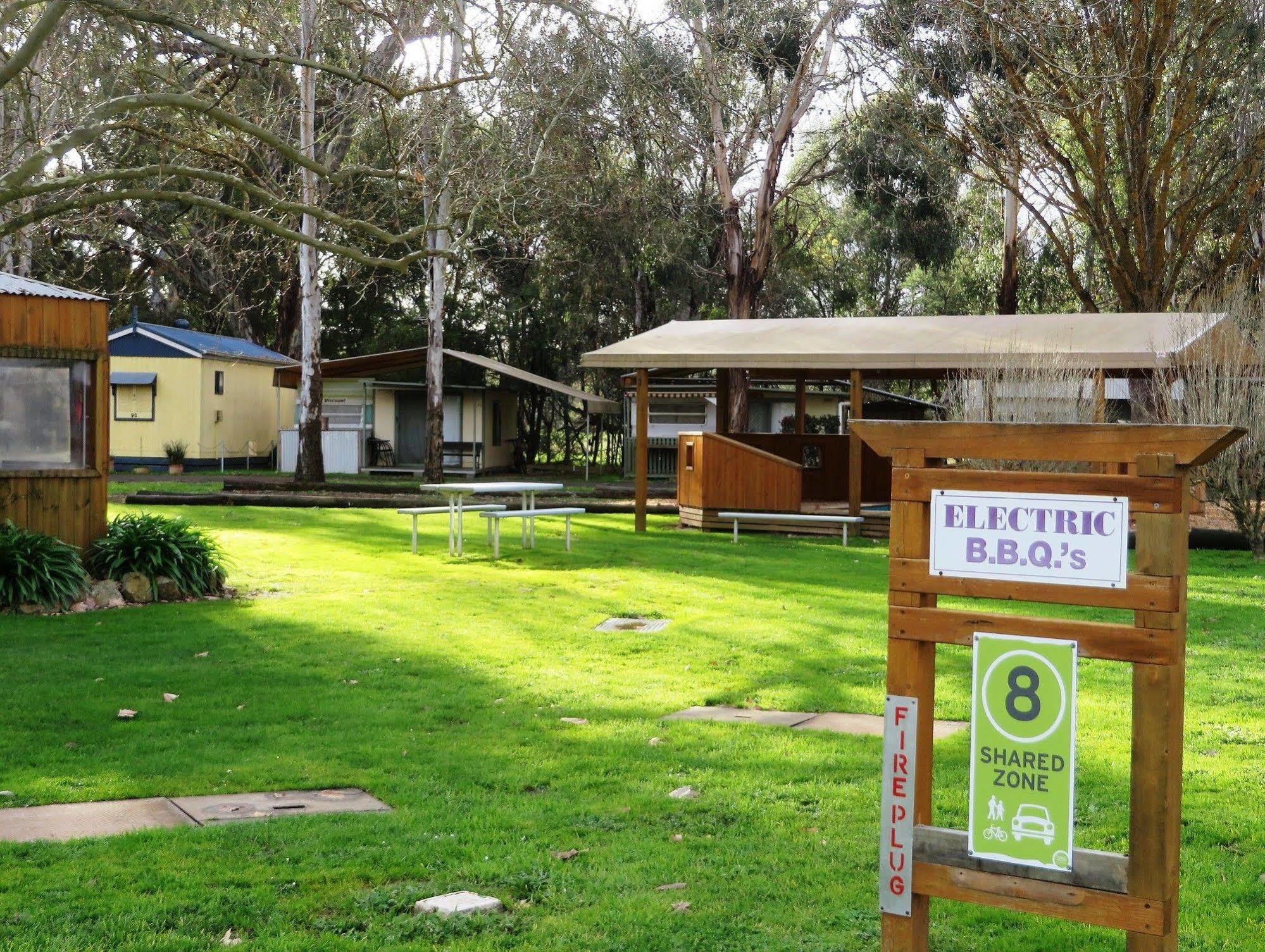 Yea Riverside Caravan Park Esterno foto