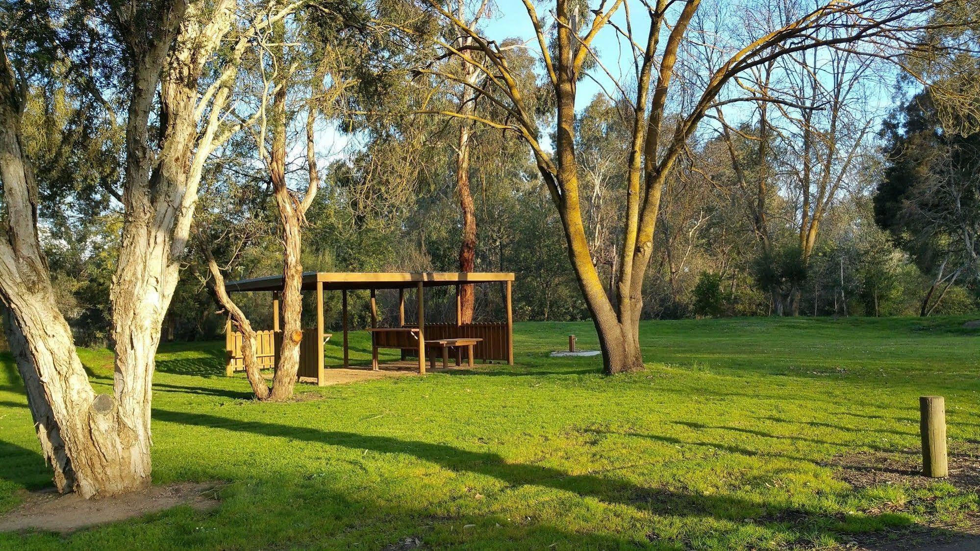Yea Riverside Caravan Park Esterno foto